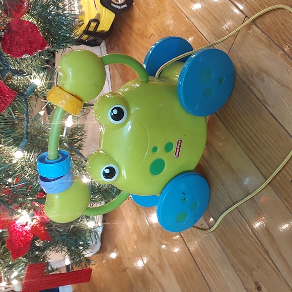 PULL ALONG FROG - Picture 5 of 5